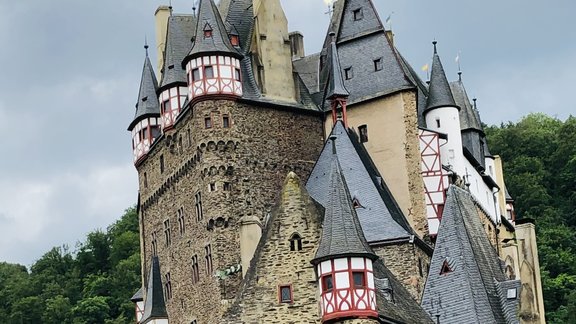 Burg_Eltz.jpeg