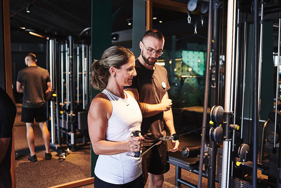 fitness-195-09-2023-neon-fotografie.jpg